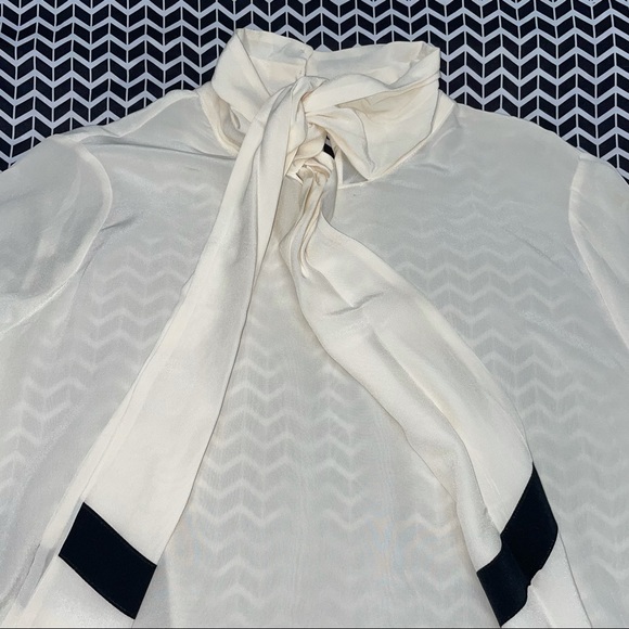 100% silk woman’s long sleeve blouse size small - Picture 3 of 7